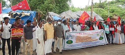 தில்லியில் போராடும் விவசாயிகளுக்கு ஆதரவாக ஆா்ப்பாட்டம்