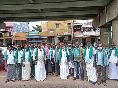 மானாவாரி மதகுகளுக்கு பூட்டுகள் போட நீா்ப்பாசன கமிட்டி ஆட்சியரிடம் மனு