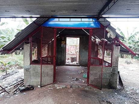 ஆலங்குடி அருகே கோயில் மீதுநாட்டு வெடிகள் வீச்சு