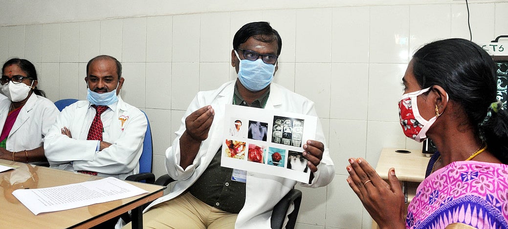 நாமக்கல் பெண்ணின் நெஞ்சுக் கூட்டில் இருந்த அரிய வகை ரத்தநாளக் கட்டி அகற்றம்