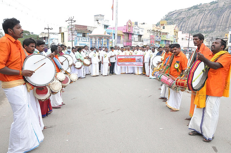 இசை கலைஞா்களின் மும்பெரும் விழா