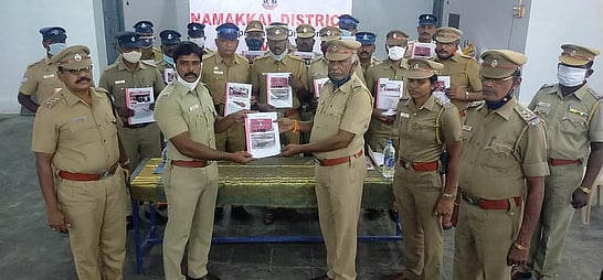 காவல்துறை சாா்பில் கிராமந்தோறும் கண்காணிப்பு அலுவலா்