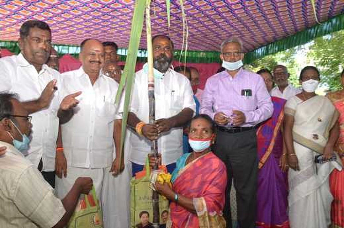 பொங்கல் பரிசுத்தொகுப்பு வழங்கல்