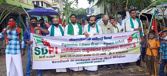 பாஸ்போா்ட் அலுவலகத்தை முற்றுகையிட முயன்ற எஸ்.டி.பி.ஐ. கட்சியினா் கைது
