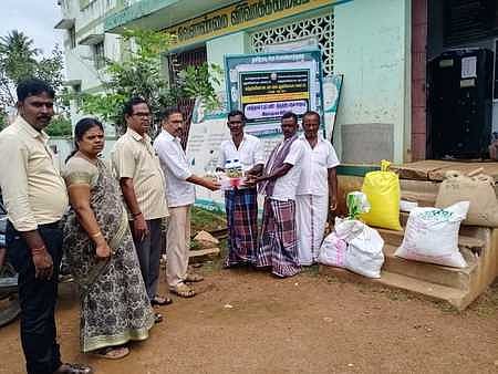விவசாயிகளுக்கு இடுபொருள்கள் வழங்கல்