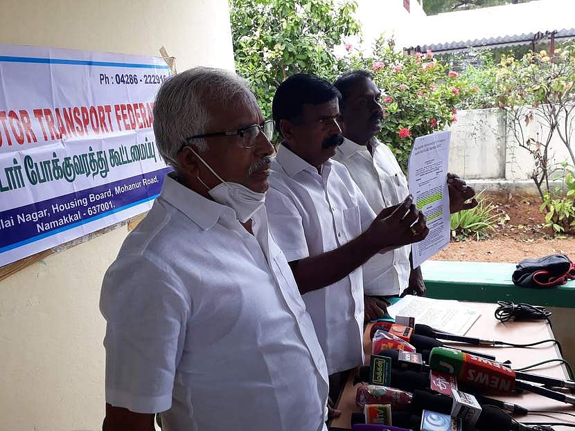 கரோனா பொது முடக்கத்தால் பாதிப்புக்குள்ளான வாகனங்களுக்கு காலாண்டு வரியை ரத்து செய்யக் கோரிக்கை
