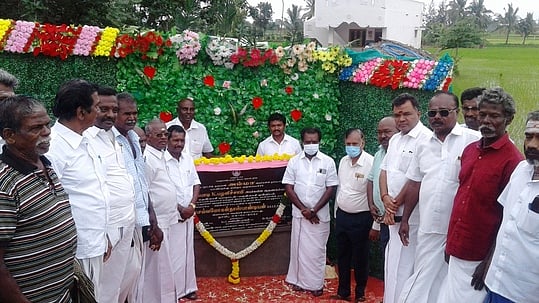 திருச்சிற்றம்லபத்தில் ரூ. 15 லட்சத்தில் பாலம் கட்டும் பணி தொடக்கம்