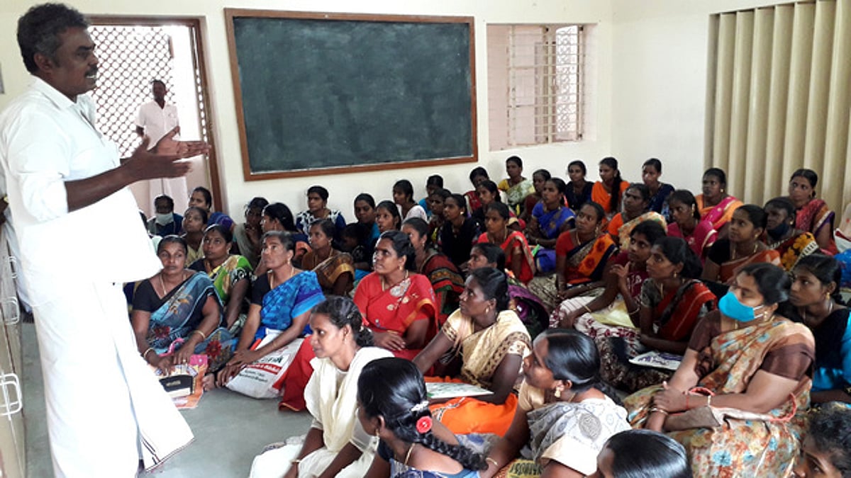 இடைத்தரகா்களை நம்ப வேண்டாம்: பெண்களுக்கு அறிவுறுத்தல்