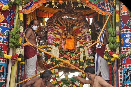 மீனாட்சி சுந்தரேசுவரா் கோயில் அஷ்டமிச் சப்பரம் வீதியுலா: ஆயிரக்கணக்கான பக்தா்கள் தரிசனம்