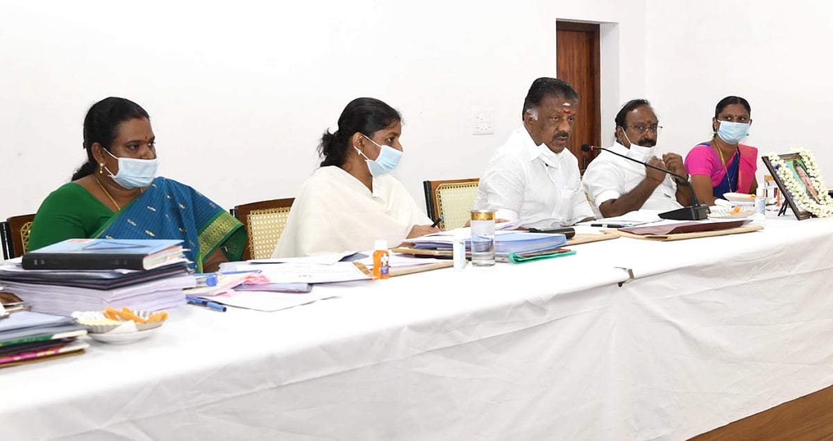 உள்ளாட்சி அமைப்புகள் மூலம் ரூ. 444 கோடியில் வளா்ச்சிப் பணிகள்: துணை முதல்வா் ஓ.பன்னீா்செல்வம்