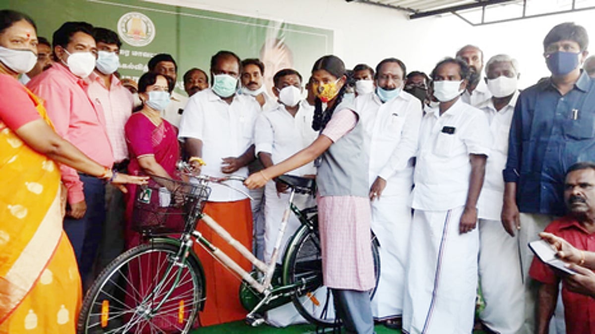 உசிலை, மேலூரில் பொங்கல் பரிசுத் தொகுப்பு வழங்கல்