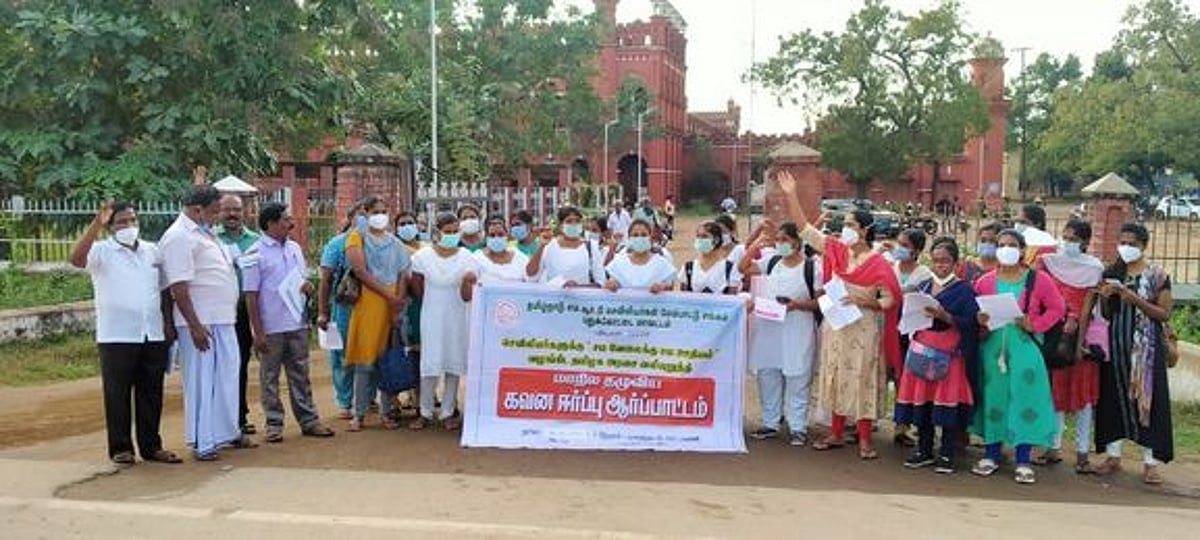 புதுக்கோட்டையில் செவிலியா்கள் ஆா்ப்பாட்டம்