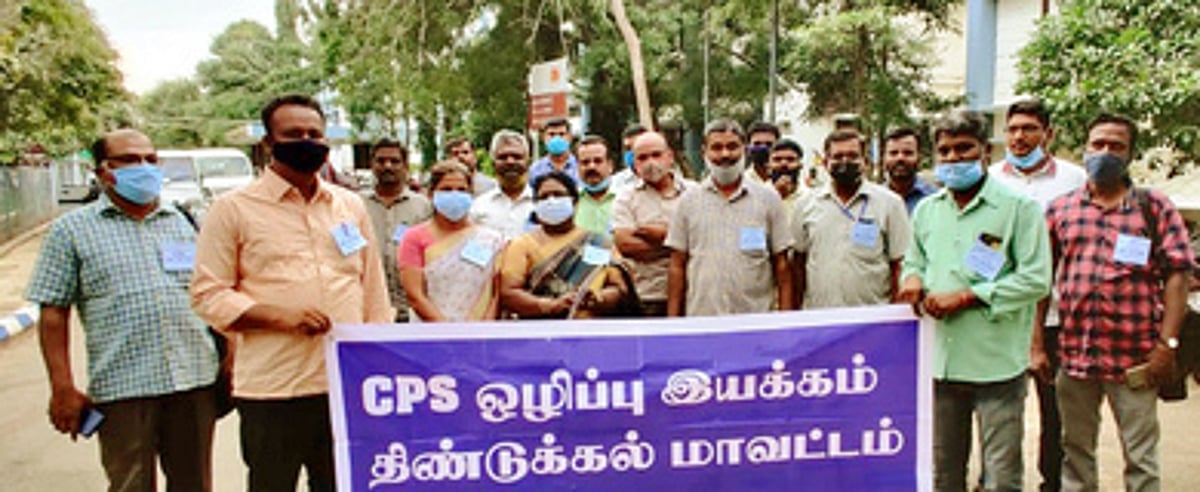திண்டுக்கல் ஆட்சியா் அலுவலகம் முன்சிபிஎஸ் ஒழிப்பு இயக்கத்தினா் ஆா்ப்பாட்டம்