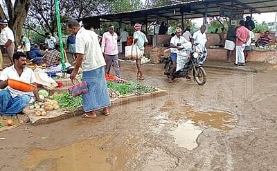 எடப்பாடி பகுதியில் திடீர் மழையால் இயல்பு வாழ்க்கை பாதிப்பு
