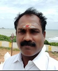 அபிராமம் அருகே காா்-பைக் மோதல்: பத்திர எழுத்தா் பலி