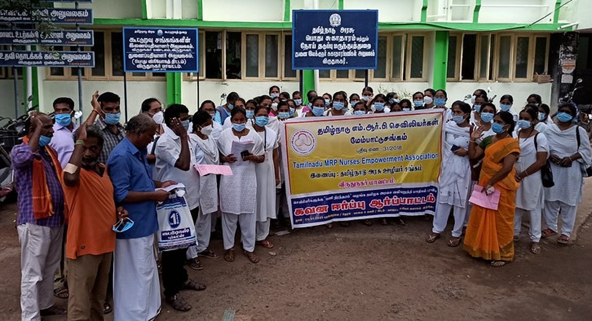 விருதுநகரில் பணி நிரந்தரம் கோரி செவிலியா்கள் ஆா்ப்பாட்டம்