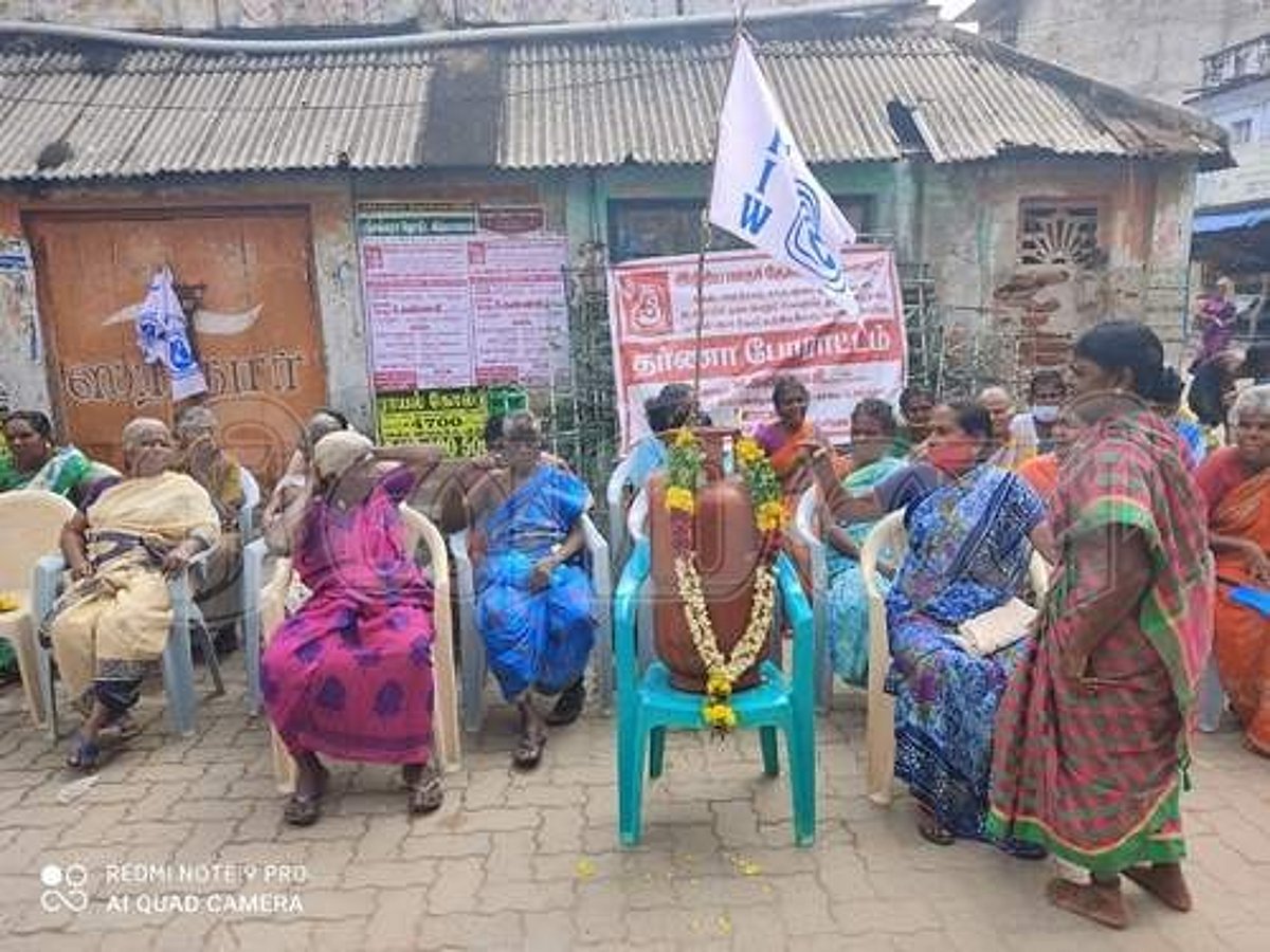 சமையல் கேஸ் விலை உயர்வைக் கண்டித்து ஒப்பாரி போராட்டம்