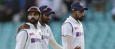 தேசிய கீதம் ஒலித்தபோது அழுதது ஏன்?: இந்திய வேகப்பந்து வீச்சாளர் சிராஜ் உருக்கம்