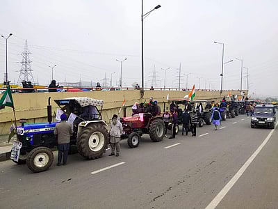 விவசாயிகளின் டிராக்டர் பேரணி தொடங்கியது