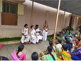 ஸ்ரீரங்கம் கோயிலில் போராட்டம்: 50 போ் மீது வழக்கு