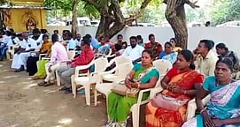 காரைக்குடியில் கிராம உதவியாளா்கள் காத்திருப்புப் போராட்டம்