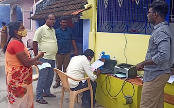 வீரவநல்லூா் பேரூராட்சியில் நேரடி வரி வசூலிப்பு