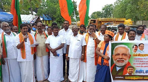 புதுச்சேரி அரசைக் கண்டித்து பாஜகவினா் ஆா்ப்பாட்டம்
