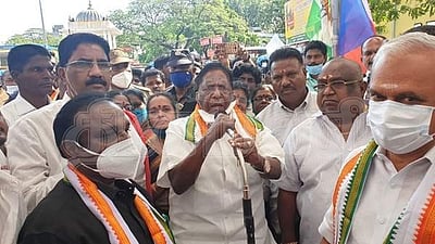 ஆளுநர் கிரண்பேடியை கண்டித்து முதல்வர் தலைமையில் போராட்டம் தொடக்கம்