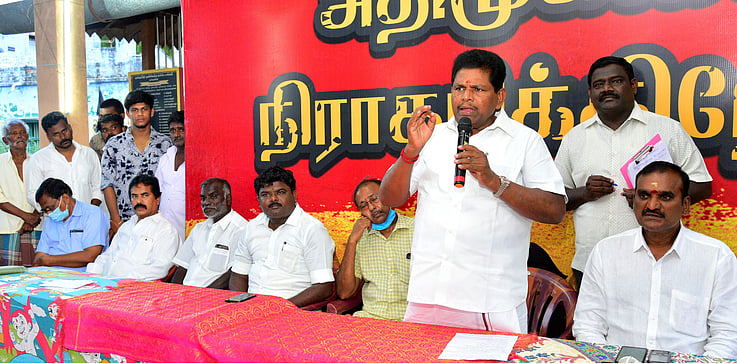 மூக்குப்பீறியில் மக்கள் கிராமசபை கூட்டம்