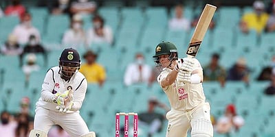 டெஸ்ட் கிரிக்கெட்டில் இந்தியாவுக்கு எதிராக அதிக சதங்கள் அடித்த வீரர்களின் பட்டியலில் இணைந்த ஸ்டீவ் ஸ்மித்!