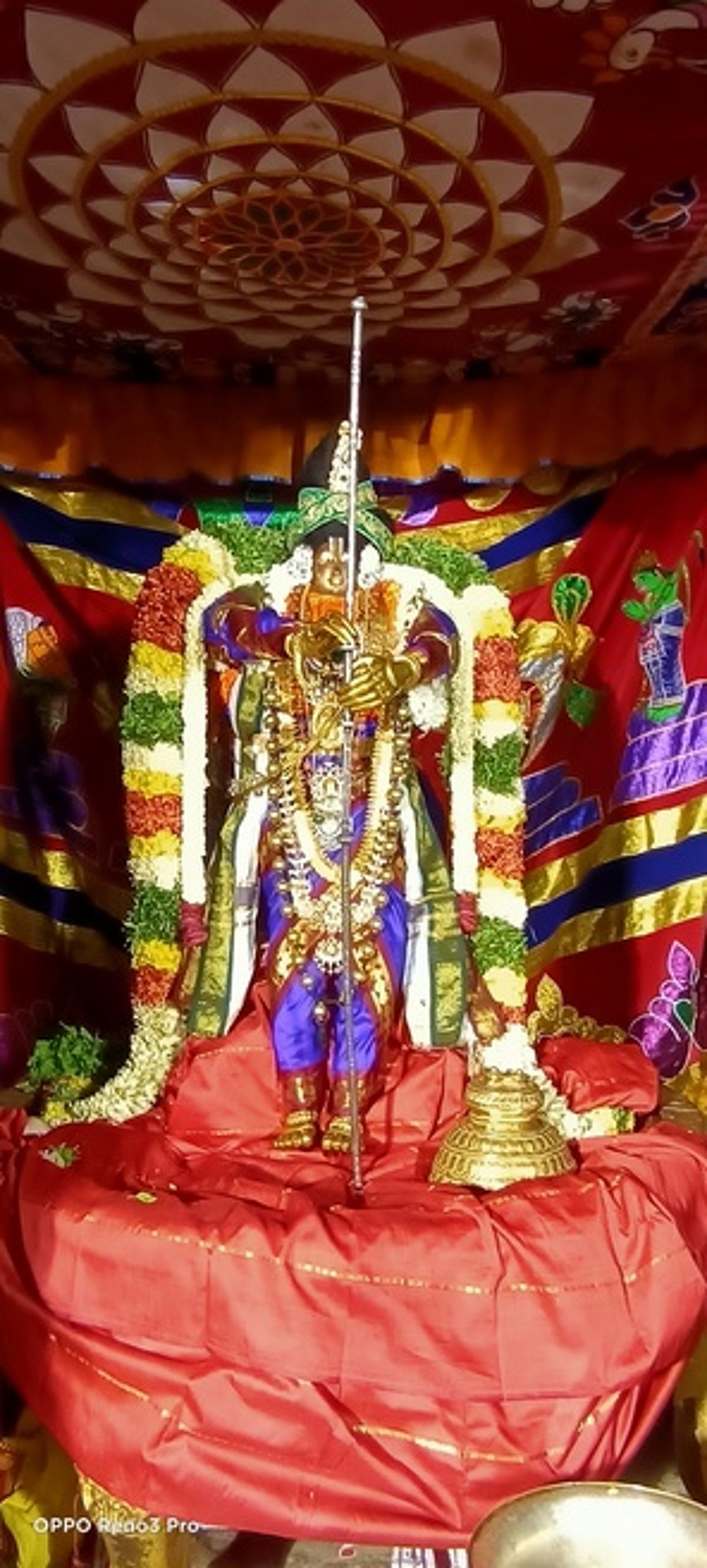 ஸ்ரீவிலி. கோயிலில் எண்ணெய்க்காப்பு உற்சவம்: கள்ளழகா் வேடத்தில் காட்சியளித்த ஆண்டாள்