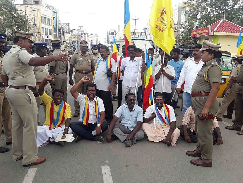 கோவில்பட்டியில் பாமகவினா் மறியல்