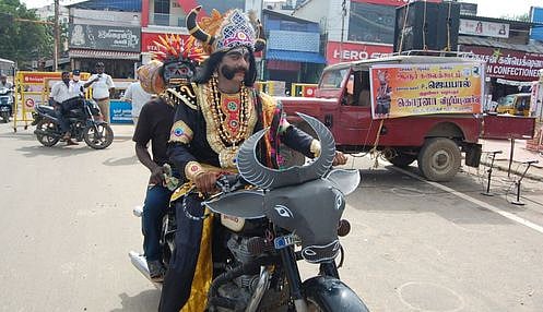 எமதா்மன் வேடத்தில் கரோனா விழிப்புணா்வு