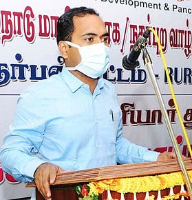 ‘வாழ்வில் சாதிக்க வேண்டும் என்பதே இளைஞா்களின் லட்சியமாக இருக்க வேண்டும்’