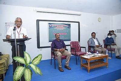 பூஞ்சைகள் குறித்த விழிப்புணா்வுக் கருத்தரங்கம்