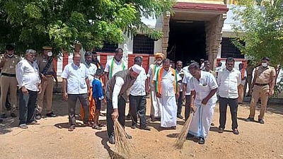 கயத்தாறு கோயிலில் பாஜக தூய்மைப்பணி