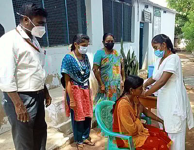 பேய்க்குளம், விராக்குளத்தில் கரோனா தடுப்பூசி சிறப்பு முகாம்