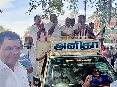 தென்காசி ஒன்றியத்தில் முன்னாள் அமைச்சா்கள் பிரசாரம்