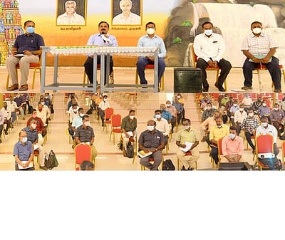 தென்காசியில் மண்டலதோ்தல் அலுவலா்களுக்குப் பயிற்சி