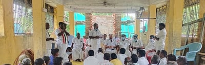 அதிமுக செயல்வீரா்கள் கூட்டம்