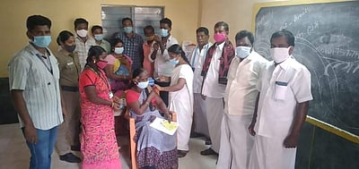 கம்பம் ஊராட்சிப் பகுதிகளில் தடுப்பூசி செலுத்த பெண்கள் ஆர்வம்