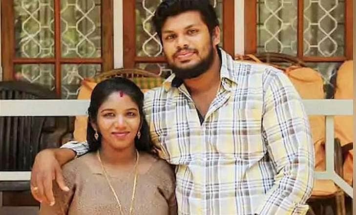 பாம்பால் கடிக்கவிட்டு மனைவி கொலை: கணவர் குற்றவாளி என்று காட்டிக்கொடுத்தது எது?