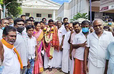 கருவலூர் ஊராட்சி மன்ற தலைவர் தேர்தலில் திமுக வெற்றி