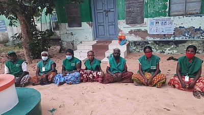 வேதாரண்யம் அருகே தூய்மைப் பணியாளர்கள் காத்திருப்புப் போராட்டம்