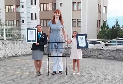 உலகின் மிக உயர்ந்த பெண்!