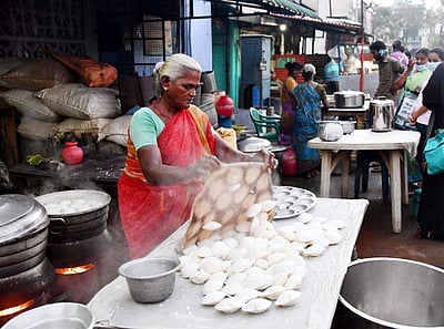 ஈரோட்டின் அடையாளமான இட்லி சந்தை