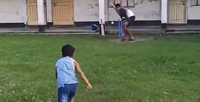 சுழற்பந்துவீச்சில் சச்சினைக் கவர்ந்த சிறுவன் (விடியோ)