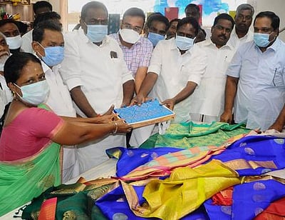 நாகை மாவட்ட கோ-ஆப்டெக்ஸின் தீபாவளி விற்பனை இலக்கு ரூ.1.35  கோடி