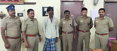 கல்லால் தாக்கி ஆட்டோ ஓட்டுநா் கொலை: நண்பா் கைது