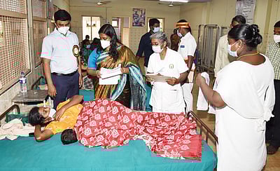 வட்டார அரசு ஆரம்ப சுகாதார நிலையத்தில் ஆட்சியா் ஆய்வு